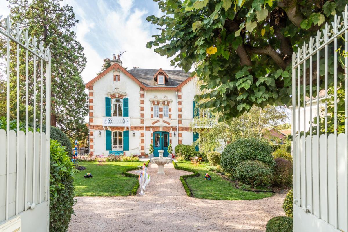 Bed and Breakfast L'Oustal Bourges Exterior foto