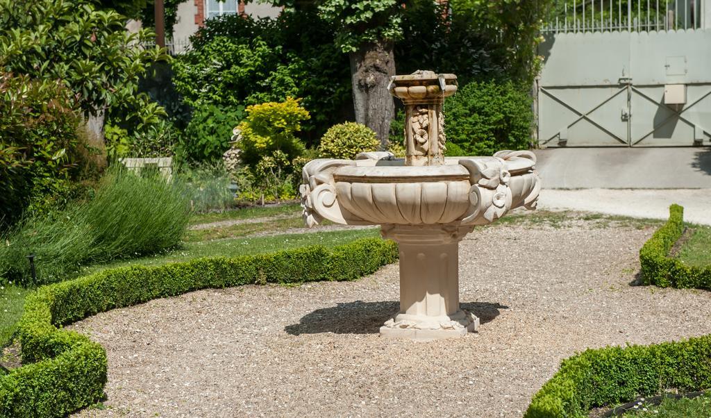 Bed and Breakfast L'Oustal Bourges Exterior foto